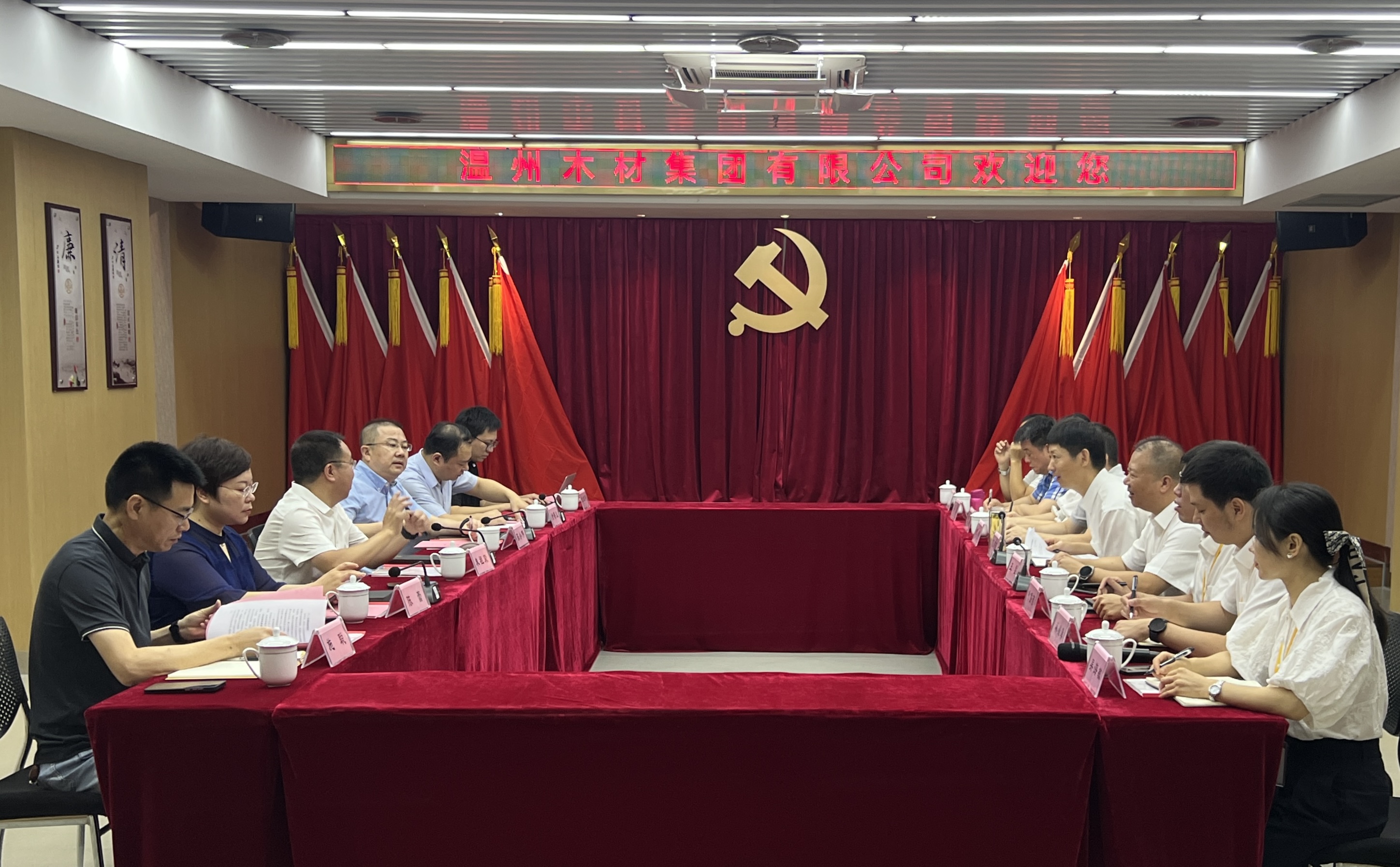 市工業(yè)與能源集團(tuán)黨委書記、董事長(zhǎng)朱祖榮率隊(duì)赴面粉公司開展調(diào)研工作